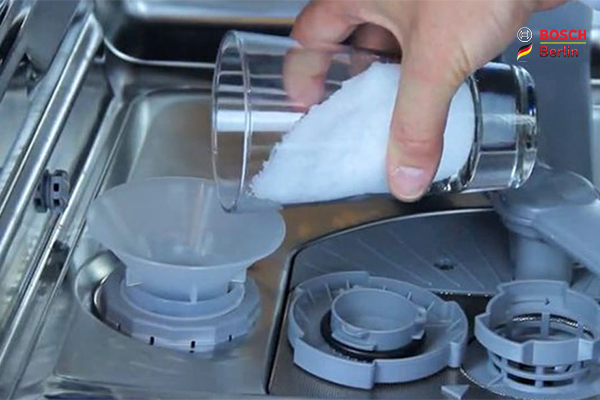روش استفاده کردن نمک در ماشین ظرفشویی بوش